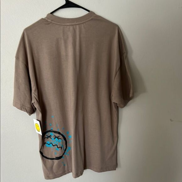 Men’s Loose Fit  Smiles Graphic Tee - Picture 3 of 6